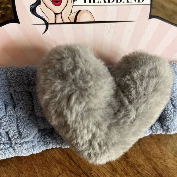 Cosmetic Headband With Heart Terrycloth Kissable By MinxNY - Picture 2 of 4
